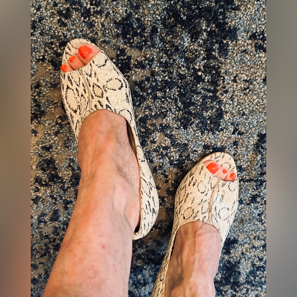 Tahari Peeptoe Snakeskin shoes - Picture 5 of 12
